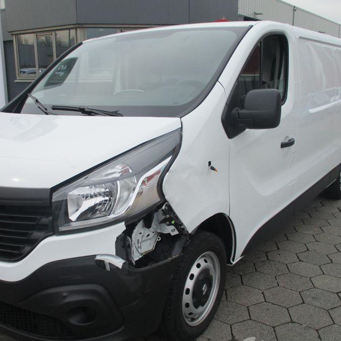 2-bedrijfswagen-opel-vivaro-schade